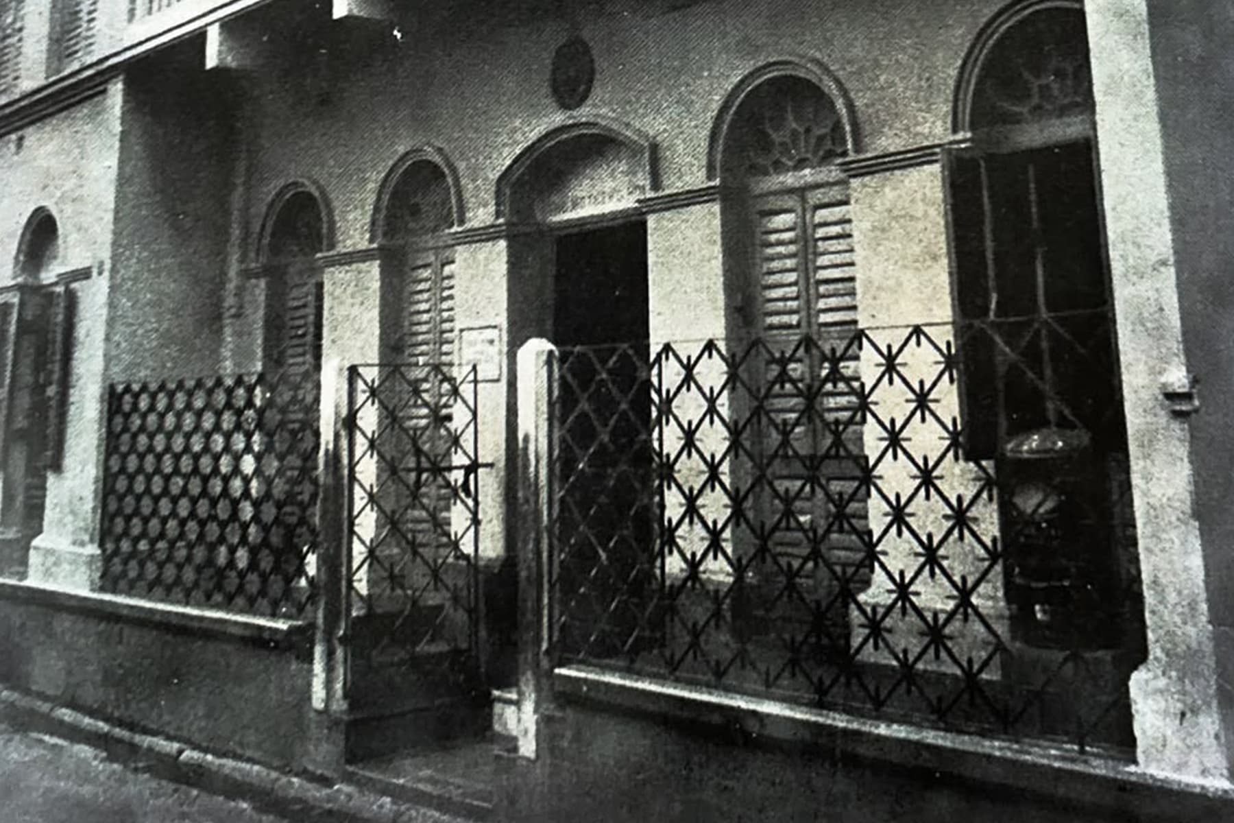 An early view of the Holy Mother's House and its Bagbazar lane.